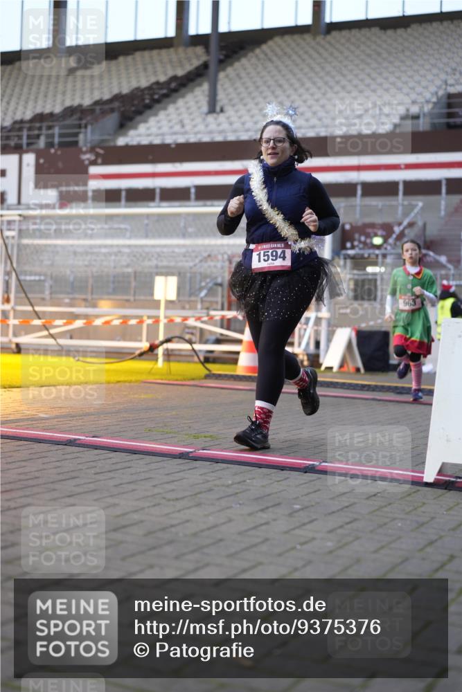 07.12.2025 - St. Pauli X-Mass-Run No. 15 Patografie http://msf.ph/oto/9375376 07.12.2025 10:03:06 Ziel 177, 442, 443, 460, 936, 943, 956, 963, 965, 1118, 1594, 2505, 2682, 3417 meine-sportfotos.de