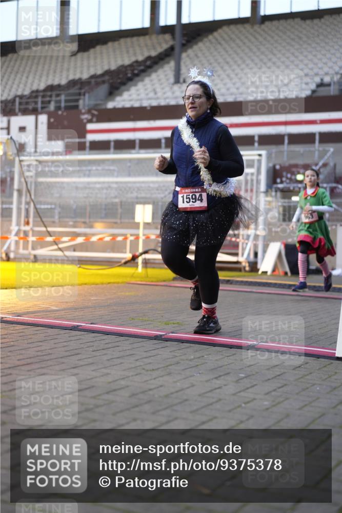 07.12.2025 - St. Pauli X-Mass-Run No. 15 Patografie http://msf.ph/oto/9375378 07.12.2025 10:03:06 Ziel 177, 442, 443, 460, 936, 943, 956, 963, 965, 1118, 1594, 2505, 2682, 3417 meine-sportfotos.de