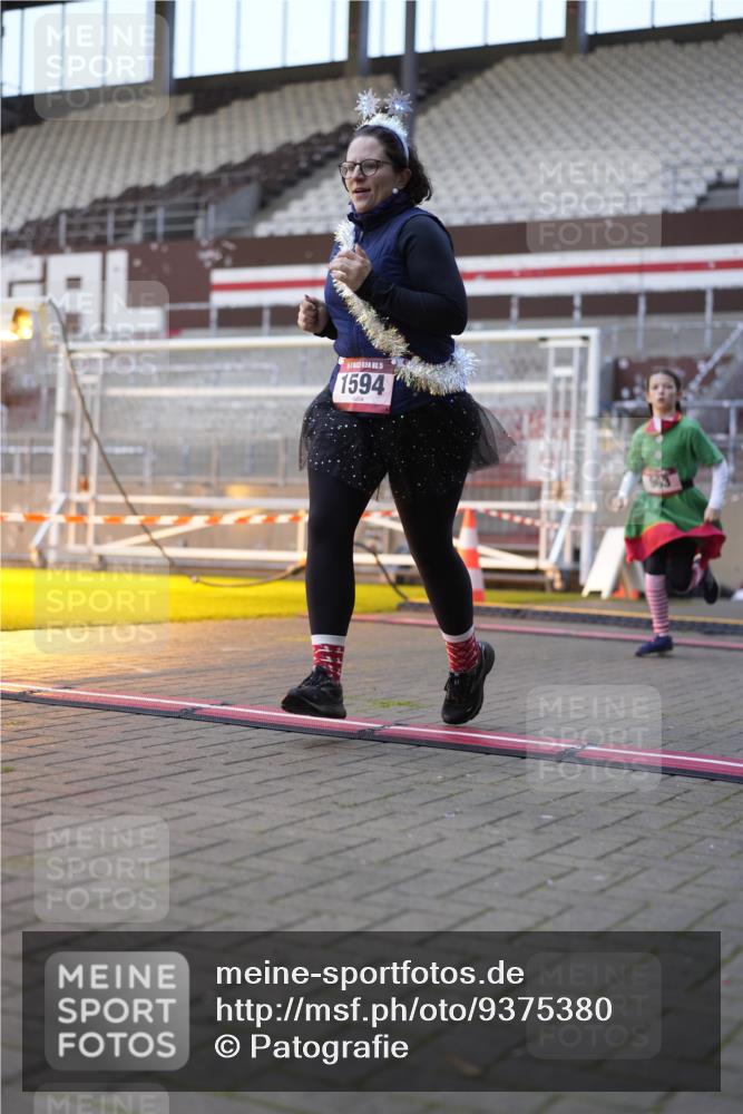 07.12.2025 - St. Pauli X-Mass-Run No. 15 Patografie http://msf.ph/oto/9375380 07.12.2025 10:03:06 Ziel 177, 442, 443, 460, 936, 943, 956, 963, 965, 1118, 1594, 2505, 2682, 3417 meine-sportfotos.de