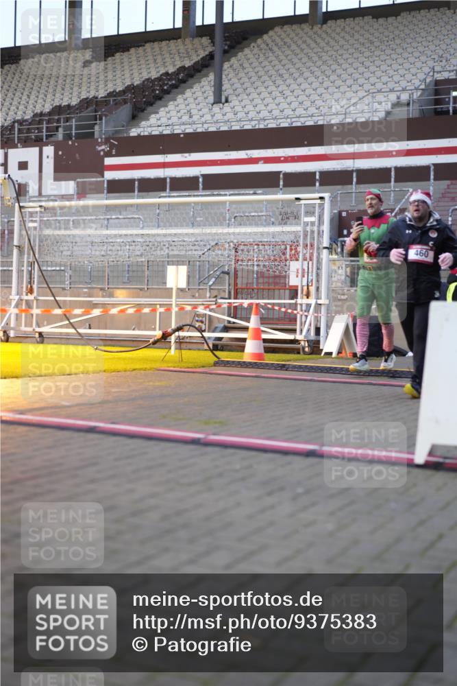 07.12.2025 - St. Pauli X-Mass-Run No. 15 Patografie http://msf.ph/oto/9375383 07.12.2025 10:03:08 Ziel 177, 460, 956, 963, 965, 1118, 1594, 2505, 2682, 3417 meine-sportfotos.de