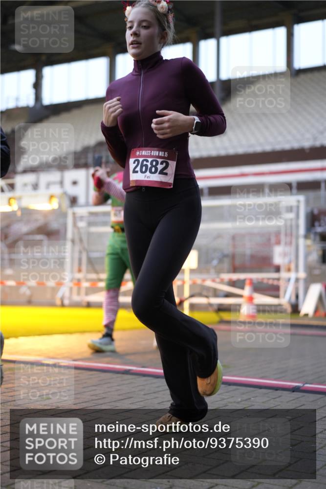 07.12.2025 - St. Pauli X-Mass-Run No. 15 Patografie http://msf.ph/oto/9375390 07.12.2025 10:03:10 Ziel 177, 460, 956, 963, 965, 1118, 1594, 2682, 2973, 2975 meine-sportfotos.de