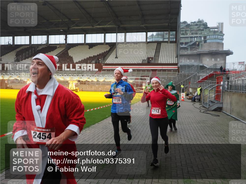 07.12.2025 - St. Pauli X-Mass-Run No. 15 Fabian Wolf http://msf.ph/oto/9375391 07.12.2025 10:04:19 Ziel 113, 1291, 1302, 1712, 1738, 2454, 3188, 4673 meine-sportfotos.de