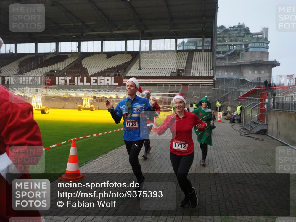 07.12.2025 - St. Pauli X-Mass-Run No. 15 Fabian Wolf http://msf.ph/oto/9375393 07.12.2025 10:04:19 Ziel 113, 1291, 1302, 1712, 1738, 2454, 3188, 4673 meine-sportfotos.de