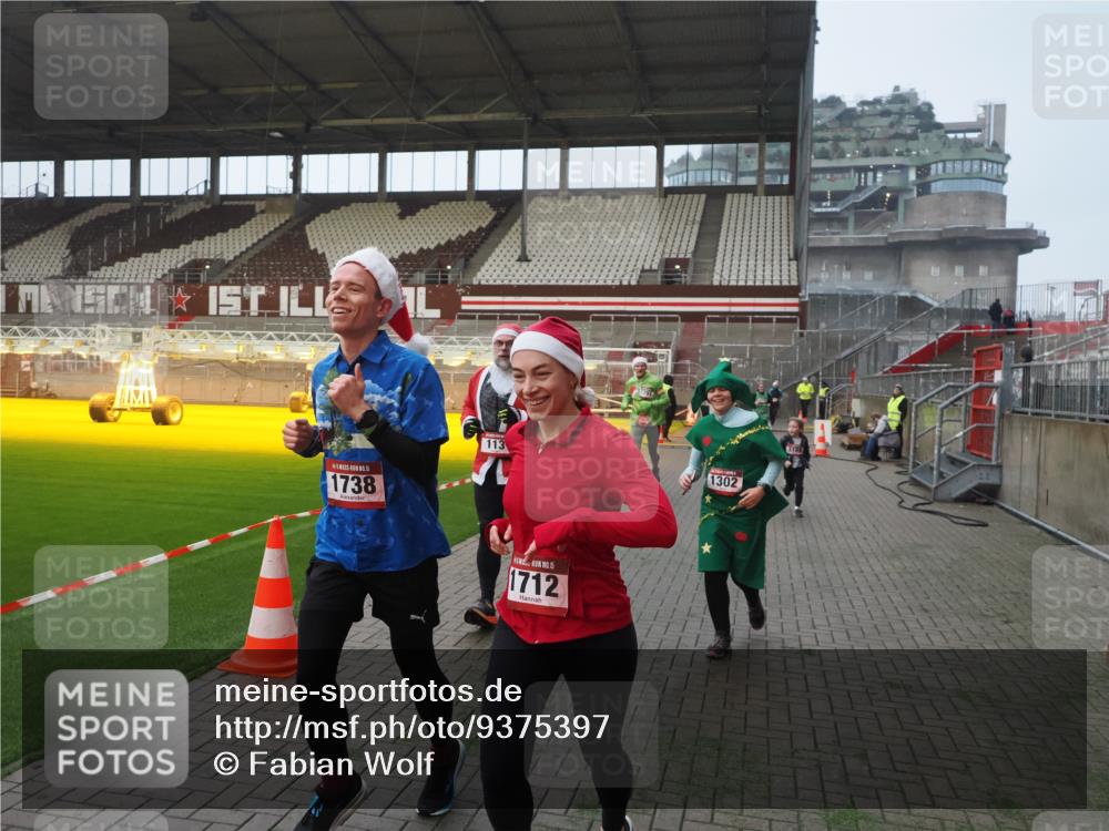 07.12.2025 - St. Pauli X-Mass-Run No. 15 Fabian Wolf http://msf.ph/oto/9375397 07.12.2025 10:04:20 Ziel 113, 1291, 1302, 1712, 1738, 2454, 3188, 4673 meine-sportfotos.de