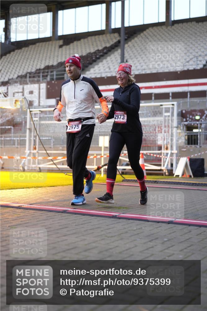 07.12.2025 - St. Pauli X-Mass-Run No. 15 Patografie http://msf.ph/oto/9375399 07.12.2025 10:03:15 Ziel 460, 963, 965, 1118, 1484, 1486, 1594, 2682, 2973, 2975 meine-sportfotos.de