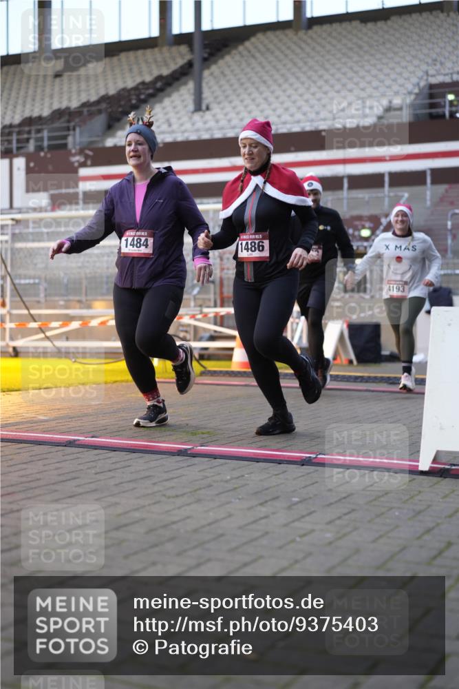 07.12.2025 - St. Pauli X-Mass-Run No. 15 Patografie http://msf.ph/oto/9375403 07.12.2025 10:03:20 Ziel 460, 963, 965, 984, 1484, 1486, 1594, 2682, 2973, 2975, 4193, 4239 meine-sportfotos.de
