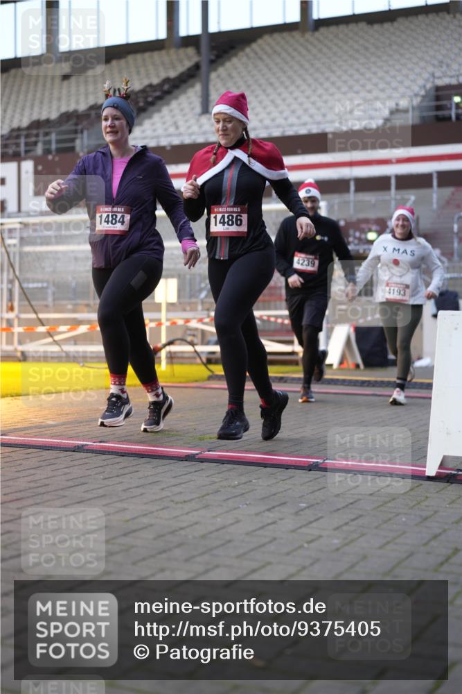 07.12.2025 - St. Pauli X-Mass-Run No. 15 Patografie http://msf.ph/oto/9375405 07.12.2025 10:03:20 Ziel 460, 963, 965, 984, 1484, 1486, 1594, 2682, 2973, 2975, 4193, 4239 meine-sportfotos.de