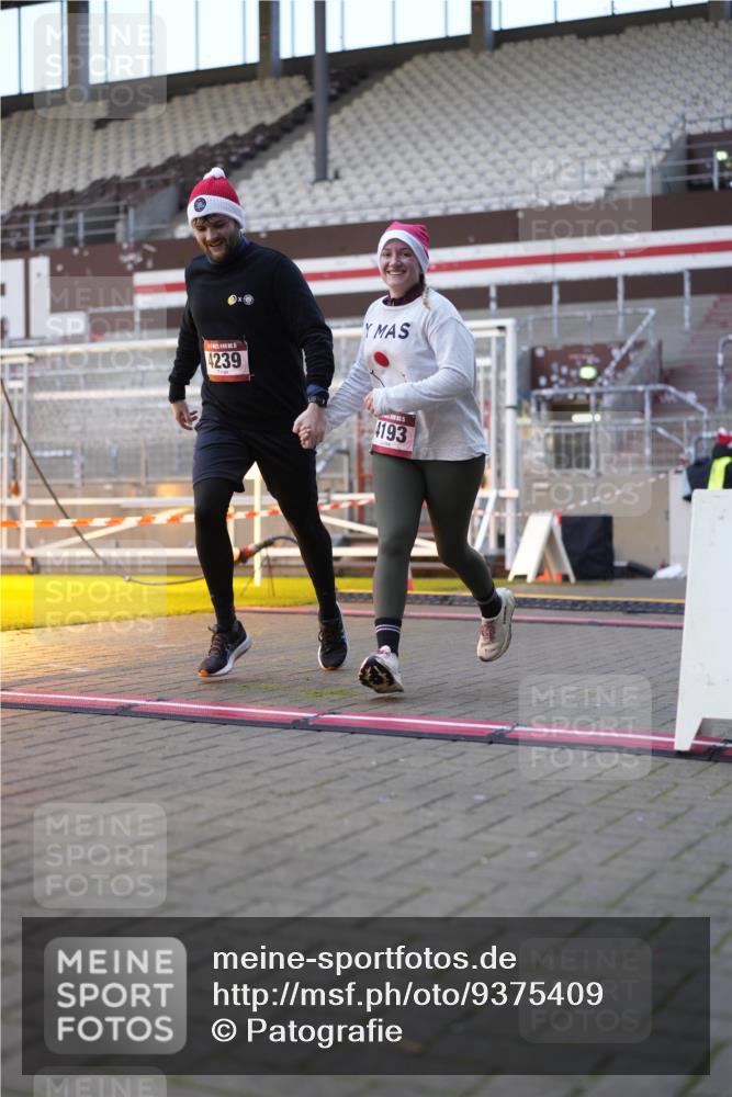 07.12.2025 - St. Pauli X-Mass-Run No. 15 Patografie http://msf.ph/oto/9375409 07.12.2025 10:03:21 Ziel 358, 460, 963, 965, 984, 1484, 1486, 1594, 2682, 2973, 2975, 4193, 4239 meine-sportfotos.de