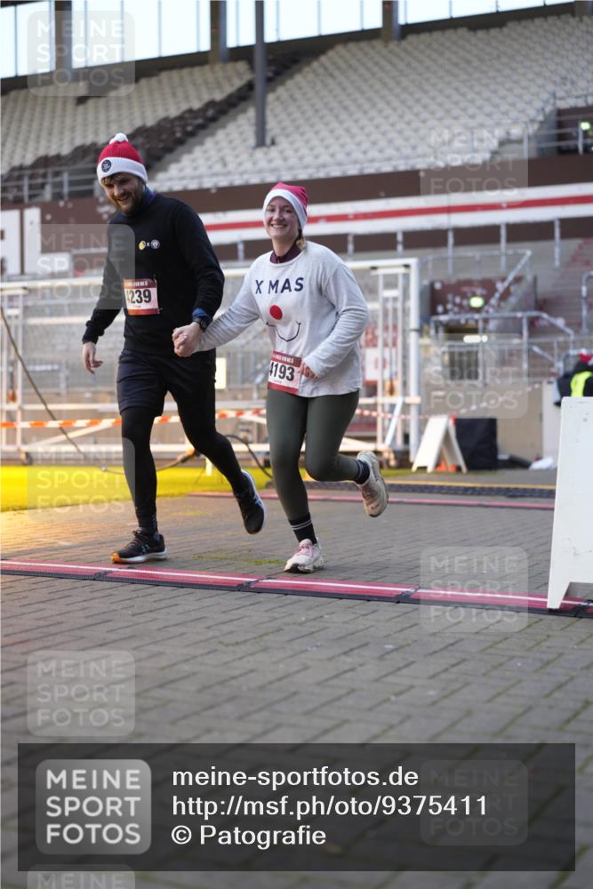 07.12.2025 - St. Pauli X-Mass-Run No. 15 Patografie http://msf.ph/oto/9375411 07.12.2025 10:03:21 Ziel 358, 460, 963, 965, 984, 1484, 1486, 1594, 2682, 2973, 2975, 4193, 4239 meine-sportfotos.de