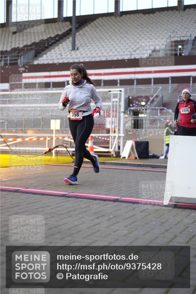 07.12.2025 - St. Pauli X-Mass-Run No. 15 Patografie http://msf.ph/oto/9375428 07.12.2025 10:03:26 Ziel 214, 358, 940, 984, 1023, 1263, 1264, 1484, 1486, 1888, 2973, 2975, 3334, 4193, 4239, 4660, 4667, 4680 meine-sportfotos.de