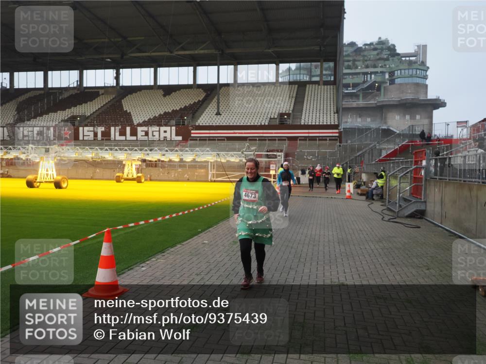 07.12.2025 - St. Pauli X-Mass-Run No. 15 Fabian Wolf http://msf.ph/oto/9375439 07.12.2025 10:04:27 Ziel 113, 1291, 1302, 1522, 1701, 1712, 1738, 1871, 2454, 3188, 3911, 4673 meine-sportfotos.de
