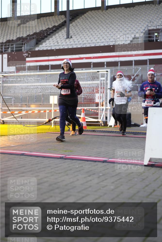 07.12.2025 - St. Pauli X-Mass-Run No. 15 Patografie http://msf.ph/oto/9375442 07.12.2025 10:03:28 Ziel 214, 358, 940, 984, 1023, 1263, 1264, 1484, 1486, 1506, 1888, 2380, 2973, 2975, 3334, 4193, 4239, 4660, 4667, 4679, 4680 meine-sportfotos.de