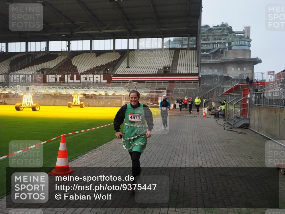 07.12.2025 - St. Pauli X-Mass-Run No. 15 Fabian Wolf http://msf.ph/oto/9375447 07.12.2025 10:04:27 Ziel 113, 1291, 1302, 1522, 1701, 1712, 1738, 1871, 2454, 3188, 3911, 4673 meine-sportfotos.de