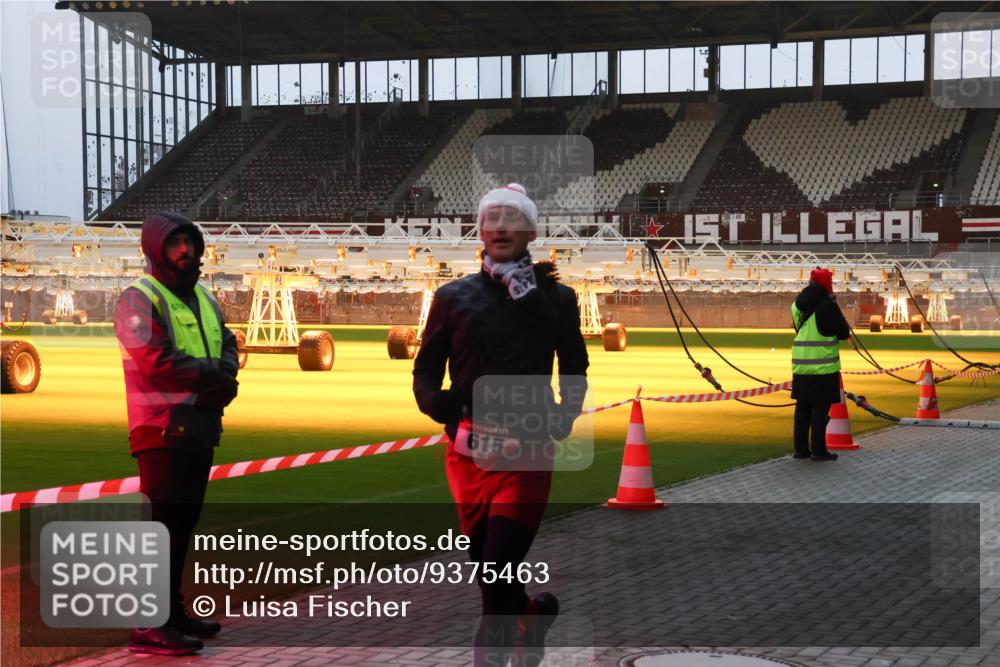 07.12.2025 - St. Pauli X-Mass-Run No. 15 Luisa Fischer http://msf.ph/oto/9375463 07.12.2025 09:51:18 Ziel 67, 615, 615, 2224 meine-sportfotos.de