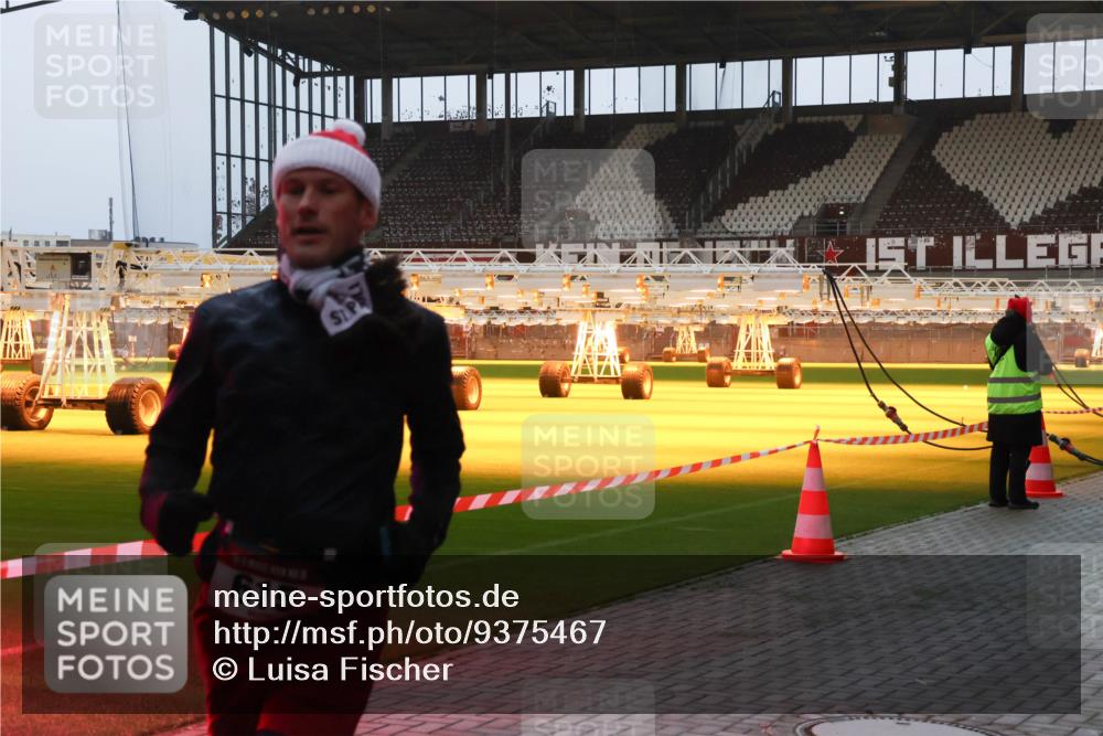 07.12.2025 - St. Pauli X-Mass-Run No. 15 Luisa Fischer http://msf.ph/oto/9375467 07.12.2025 09:51:19 Ziel 615, 615, 2224 meine-sportfotos.de