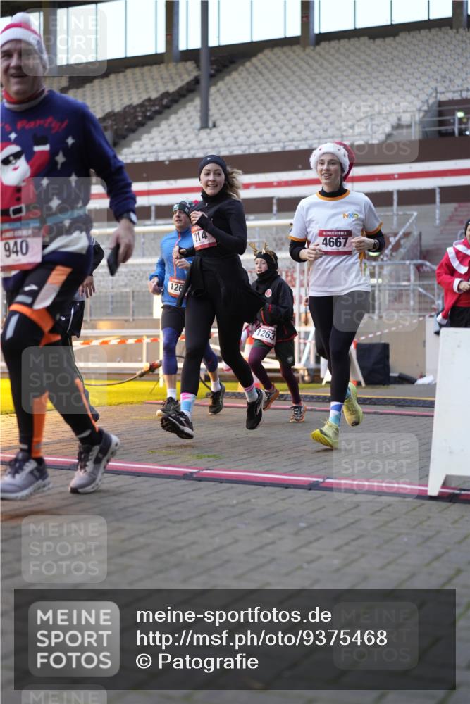 07.12.2025 - St. Pauli X-Mass-Run No. 15 Patografie http://msf.ph/oto/9375468 07.12.2025 10:03:30 Ziel 213, 214, 358, 940, 984, 1023, 1263, 1264, 1484, 1486, 1506, 1888, 2002, 2380, 3334, 4193, 4239, 4660, 4667, 4679, 4680 meine-sportfotos.de