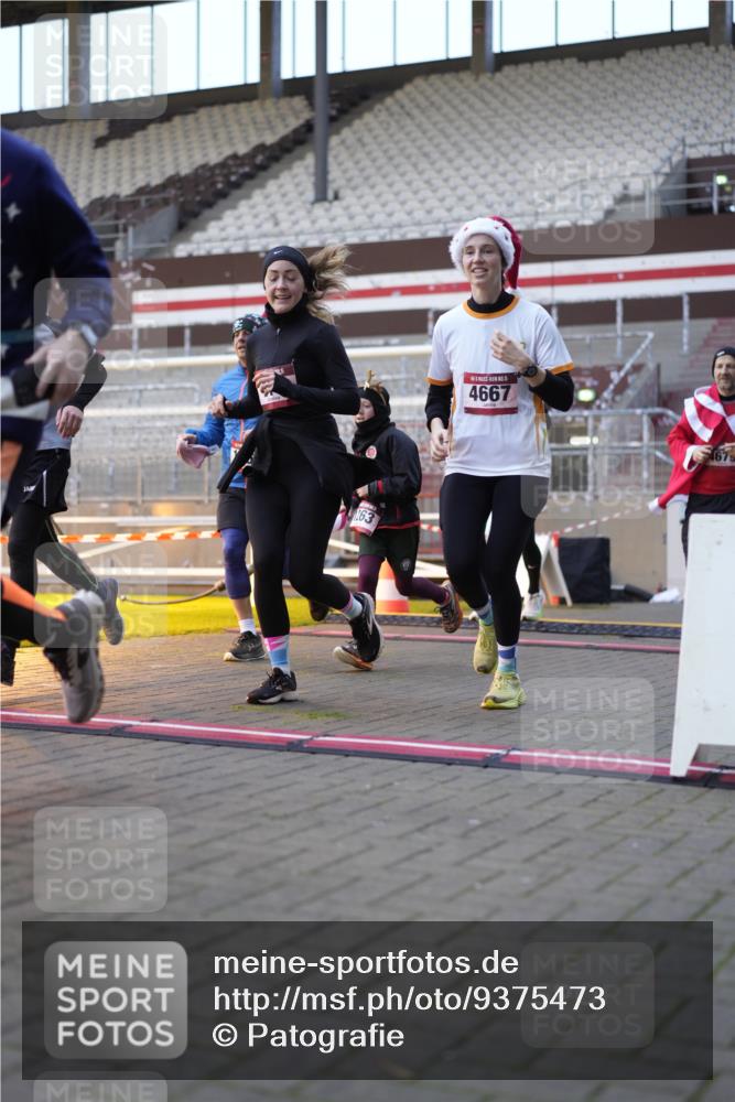 07.12.2025 - St. Pauli X-Mass-Run No. 15 Patografie http://msf.ph/oto/9375473 07.12.2025 10:03:30 Ziel 213, 214, 358, 940, 984, 1023, 1263, 1264, 1484, 1486, 1506, 1888, 2002, 2380, 3334, 4193, 4239, 4660, 4667, 4679, 4680 meine-sportfotos.de