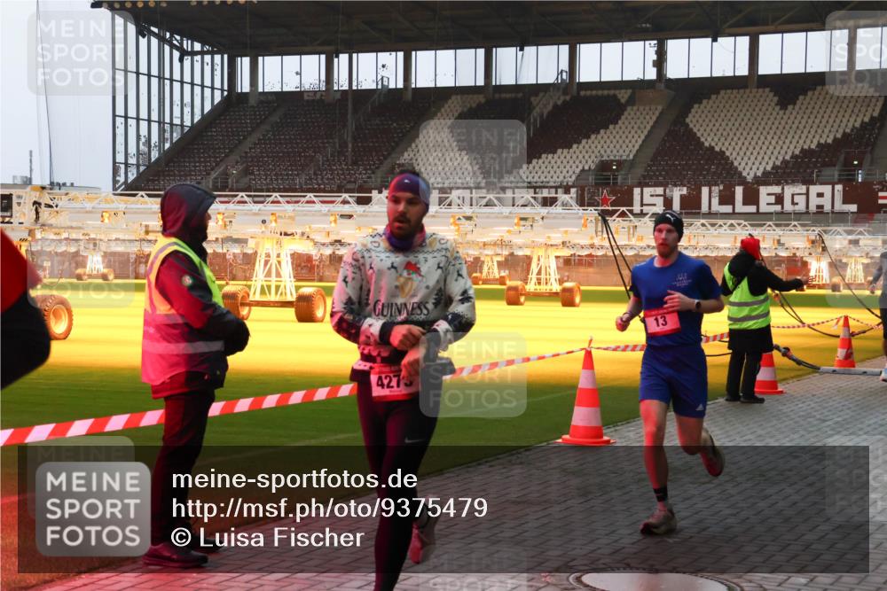 07.12.2025 - St. Pauli X-Mass-Run No. 15 Luisa Fischer http://msf.ph/oto/9375479 07.12.2025 09:51:35 Ziel 4275, 13, 13, 615, 1258, 2030, 2135, 2224, 2646, 3110, 4273 meine-sportfotos.de