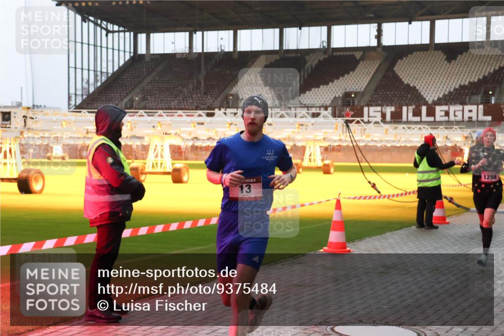 07.12.2025 - St. Pauli X-Mass-Run No. 15 Luisa Fischer http://msf.ph/oto/9375484 07.12.2025 09:51:36 Ziel 15, 13, 1258, 13, 615, 1258, 2030, 2135, 2224, 2646, 3110, 4273 meine-sportfotos.de