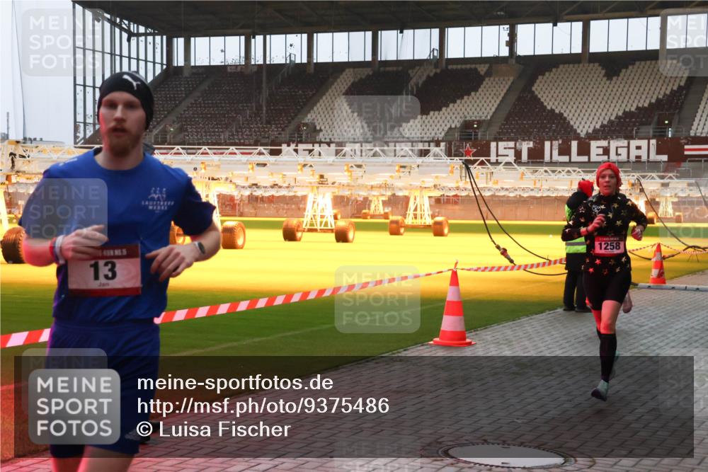 07.12.2025 - St. Pauli X-Mass-Run No. 15 Luisa Fischer http://msf.ph/oto/9375486 07.12.2025 09:51:37 Ziel 15, 13, 1258, 13, 615, 1258, 2030, 2135, 2224, 2646, 3110, 4273 meine-sportfotos.de