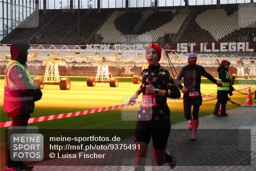 07.12.2025 - St. Pauli X-Mass-Run No. 15 Luisa Fischer http://msf.ph/oto/9375491 07.12.2025 09:51:38 Ziel 1258, 3110, 13, 615, 1258, 2030, 2135, 2224, 2646, 3110, 4273 meine-sportfotos.de