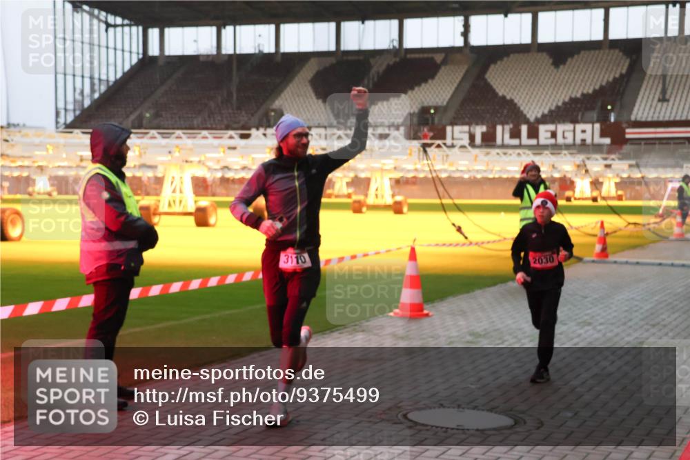 07.12.2025 - St. Pauli X-Mass-Run No. 15 Luisa Fischer http://msf.ph/oto/9375499 07.12.2025 09:51:39 Ziel 3110, 2030, 13, 615, 1258, 2030, 2135, 2224, 2646, 3110, 4273 meine-sportfotos.de