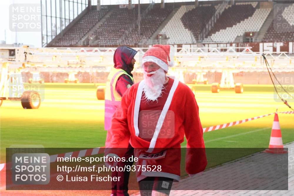 07.12.2025 - St. Pauli X-Mass-Run No. 15 Luisa Fischer http://msf.ph/oto/9375528 07.12.2025 09:52:35 Ziel 2494, 154, 1296, 2034, 2178, 2494 meine-sportfotos.de