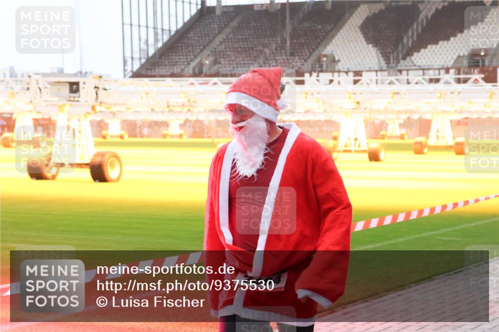 07.12.2025 - St. Pauli X-Mass-Run No. 15 Luisa Fischer http://msf.ph/oto/9375530 07.12.2025 09:52:35 Ziel 2494, 154, 1296, 2034, 2178, 2494 meine-sportfotos.de