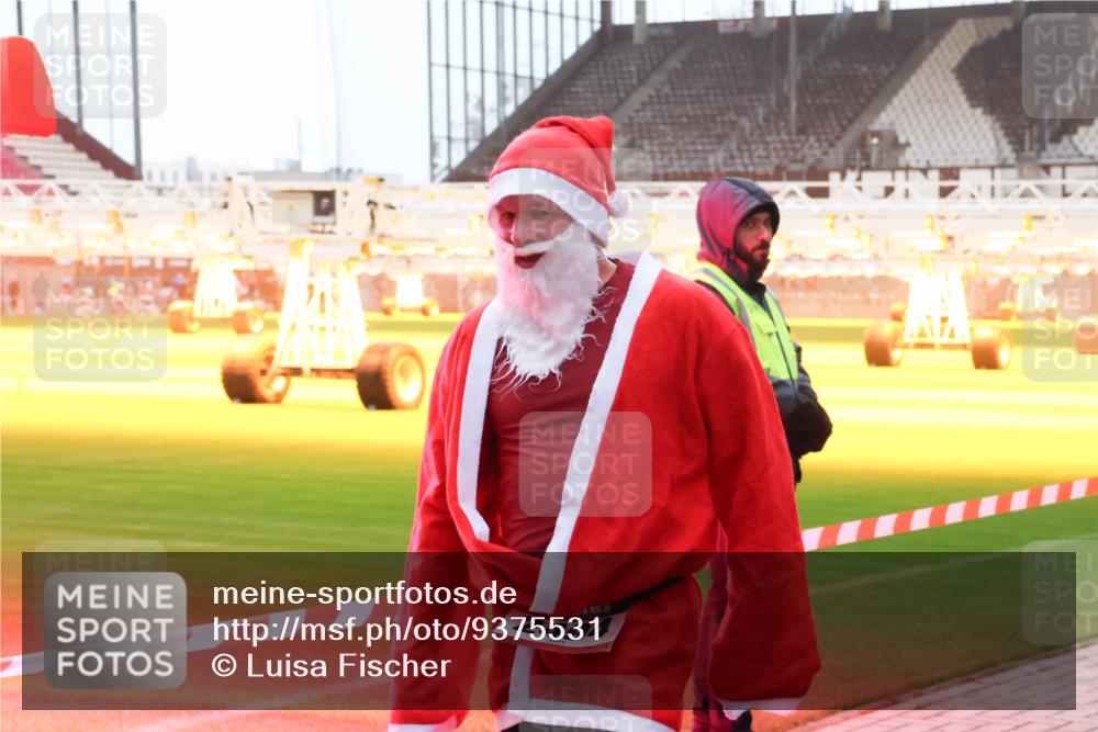 07.12.2025 - St. Pauli X-Mass-Run No. 15 Luisa Fischer http://msf.ph/oto/9375531 07.12.2025 09:52:35 Ziel 15, 2494, 154, 1296, 2034, 2178, 2494 meine-sportfotos.de