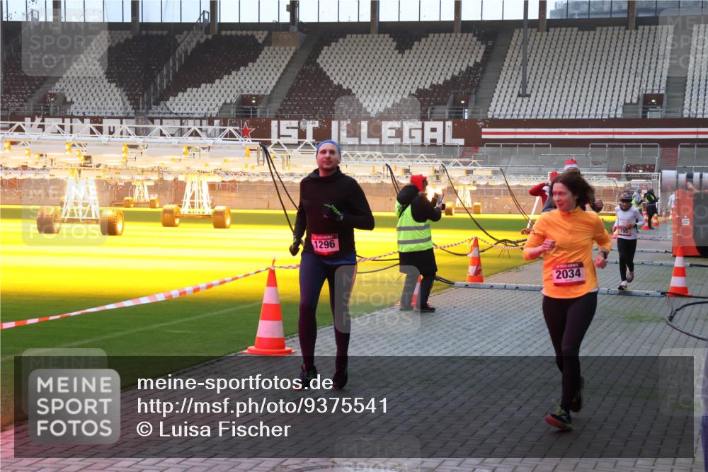 07.12.2025 - St. Pauli X-Mass-Run No. 15 Luisa Fischer http://msf.ph/oto/9375541 07.12.2025 09:52:50 Ziel 1296, 2034, 154, 195, 1052, 1296, 2034 meine-sportfotos.de