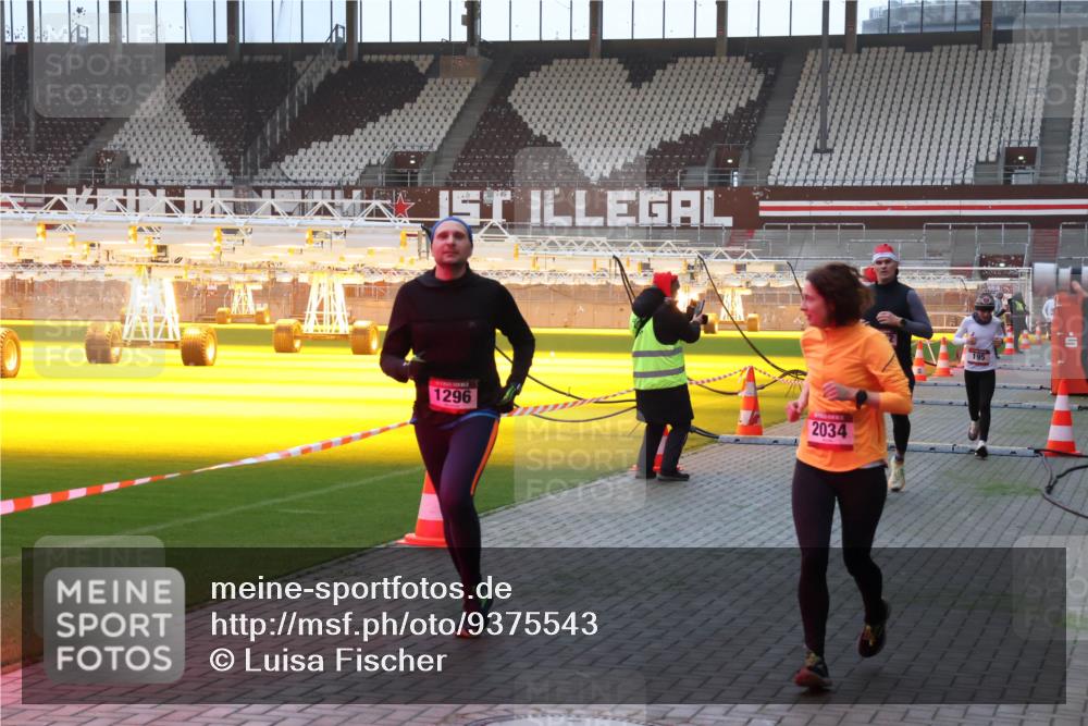 07.12.2025 - St. Pauli X-Mass-Run No. 15 Luisa Fischer http://msf.ph/oto/9375543 07.12.2025 09:52:50 Ziel 1296, 2034, 195, 154, 195, 1052, 1296, 2034 meine-sportfotos.de