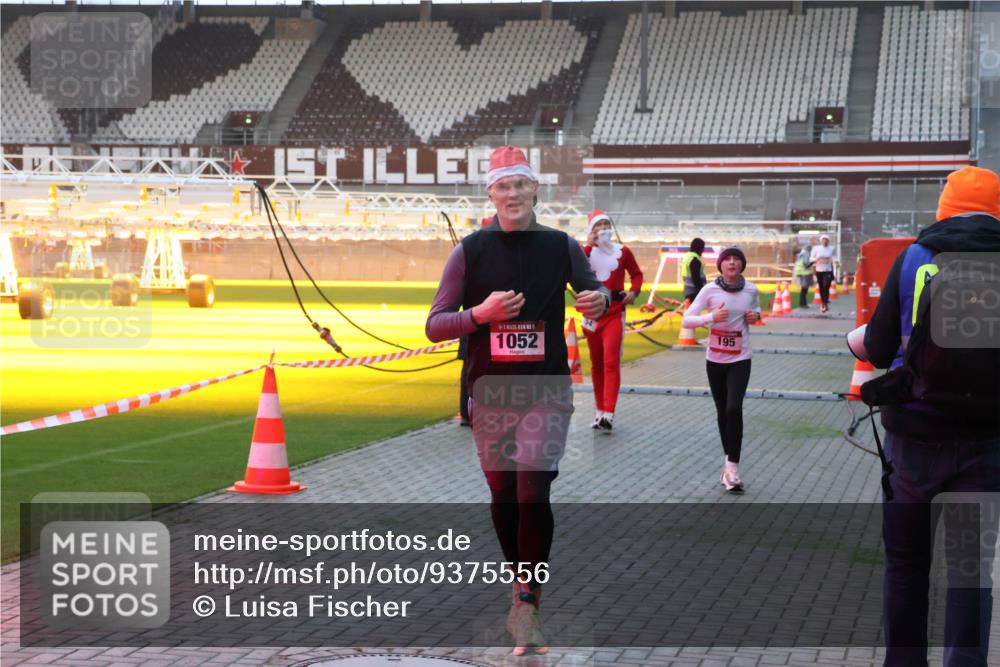 07.12.2025 - St. Pauli X-Mass-Run No. 15 Luisa Fischer http://msf.ph/oto/9375556 07.12.2025 09:52:54 Ziel 5, 1052, 195, 154, 195, 1052, 1296, 2034 meine-sportfotos.de