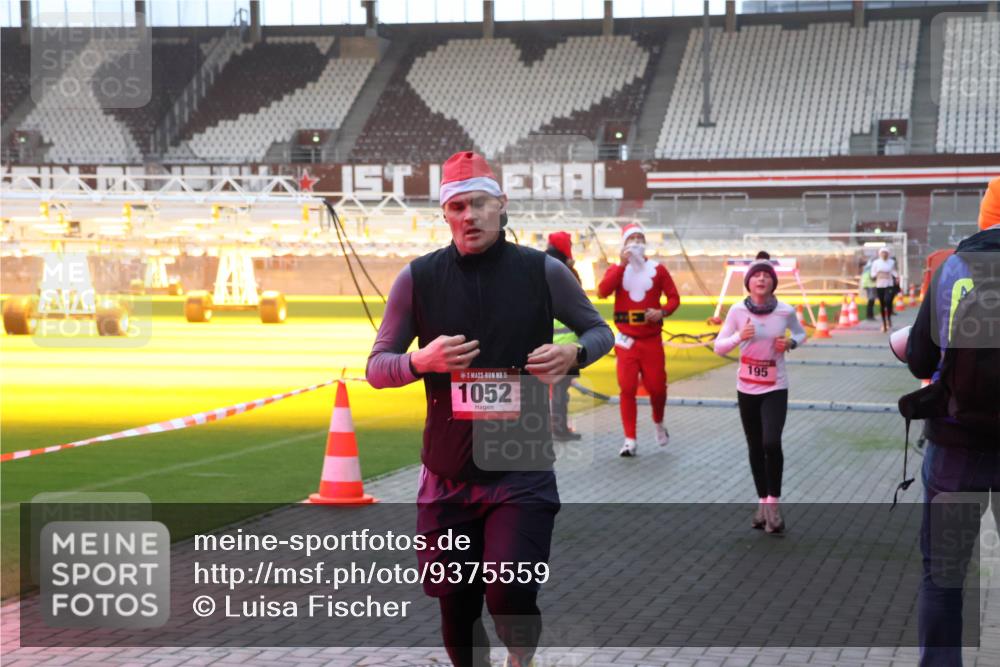 07.12.2025 - St. Pauli X-Mass-Run No. 15 Luisa Fischer http://msf.ph/oto/9375559 07.12.2025 09:52:54 Ziel 15, 1052, 195, 154, 195, 1052, 1296, 2034 meine-sportfotos.de