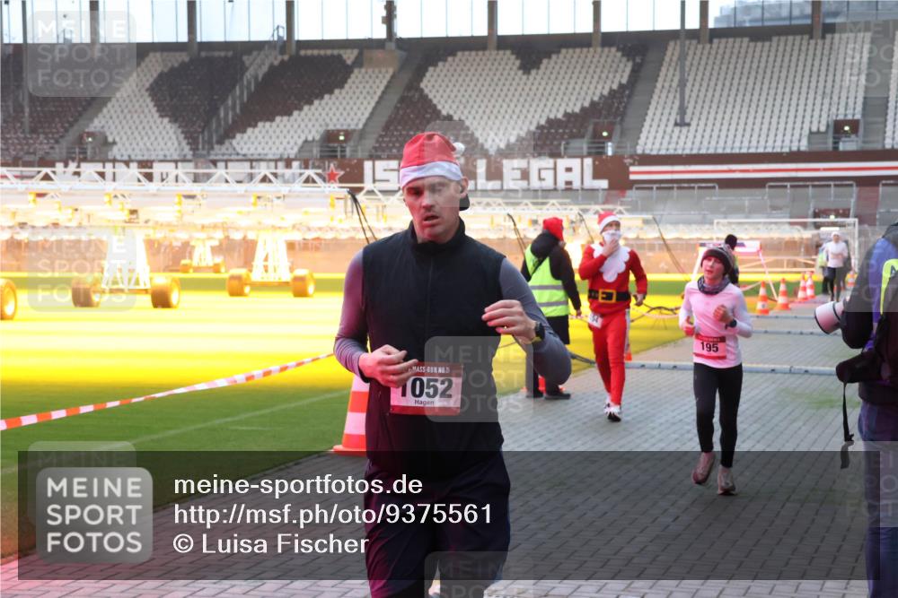 07.12.2025 - St. Pauli X-Mass-Run No. 15 Luisa Fischer http://msf.ph/oto/9375561 07.12.2025 09:52:55 Ziel 15, 1052, 195, 154, 195, 1052, 1296, 2034 meine-sportfotos.de
