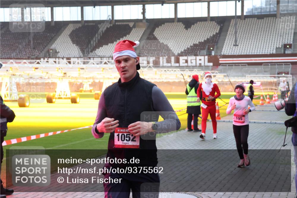 07.12.2025 - St. Pauli X-Mass-Run No. 15 Luisa Fischer http://msf.ph/oto/9375562 07.12.2025 09:52:55 Ziel 1052, 195, 154, 195, 1052, 1296, 2034 meine-sportfotos.de