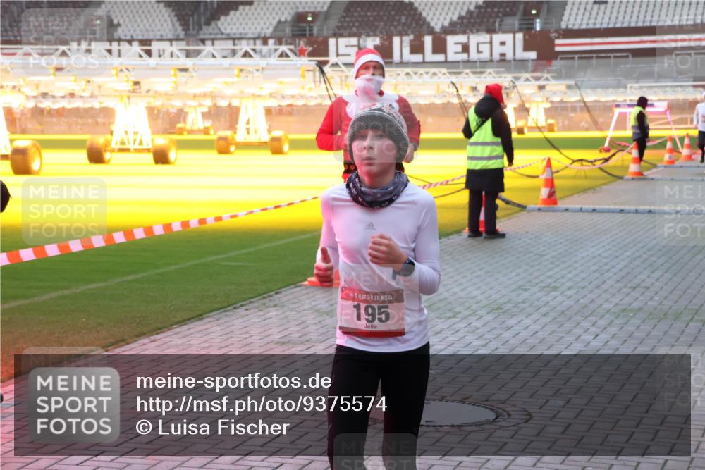 07.12.2025 - St. Pauli X-Mass-Run No. 15 Luisa Fischer http://msf.ph/oto/9375574 07.12.2025 09:52:58 Ziel 15, 195, 154, 195, 1052, 1241, 1296, 2034 meine-sportfotos.de