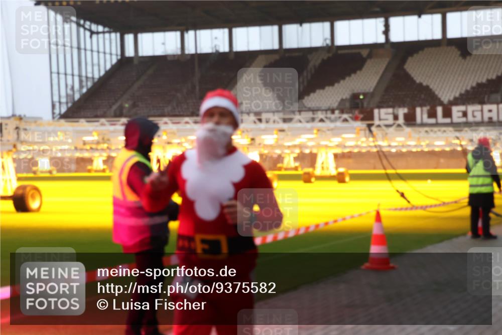 07.12.2025 - St. Pauli X-Mass-Run No. 15 Luisa Fischer http://msf.ph/oto/9375582 07.12.2025 09:52:59 Ziel 154, 195, 1052, 1241, 1296, 2034 meine-sportfotos.de