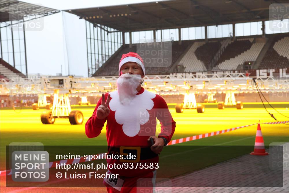 07.12.2025 - St. Pauli X-Mass-Run No. 15 Luisa Fischer http://msf.ph/oto/9375583 07.12.2025 09:53:00 Ziel 00, 154, 154, 195, 1052, 1241, 1296, 2034 meine-sportfotos.de
