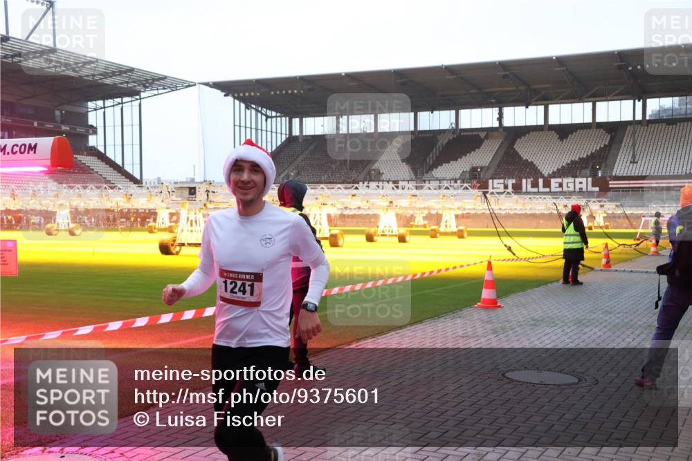 07.12.2025 - St. Pauli X-Mass-Run No. 15 Luisa Fischer http://msf.ph/oto/9375601 07.12.2025 09:53:06 Ziel 15, 1241, 154, 195, 937, 1052, 1241, 1296, 2034 meine-sportfotos.de
