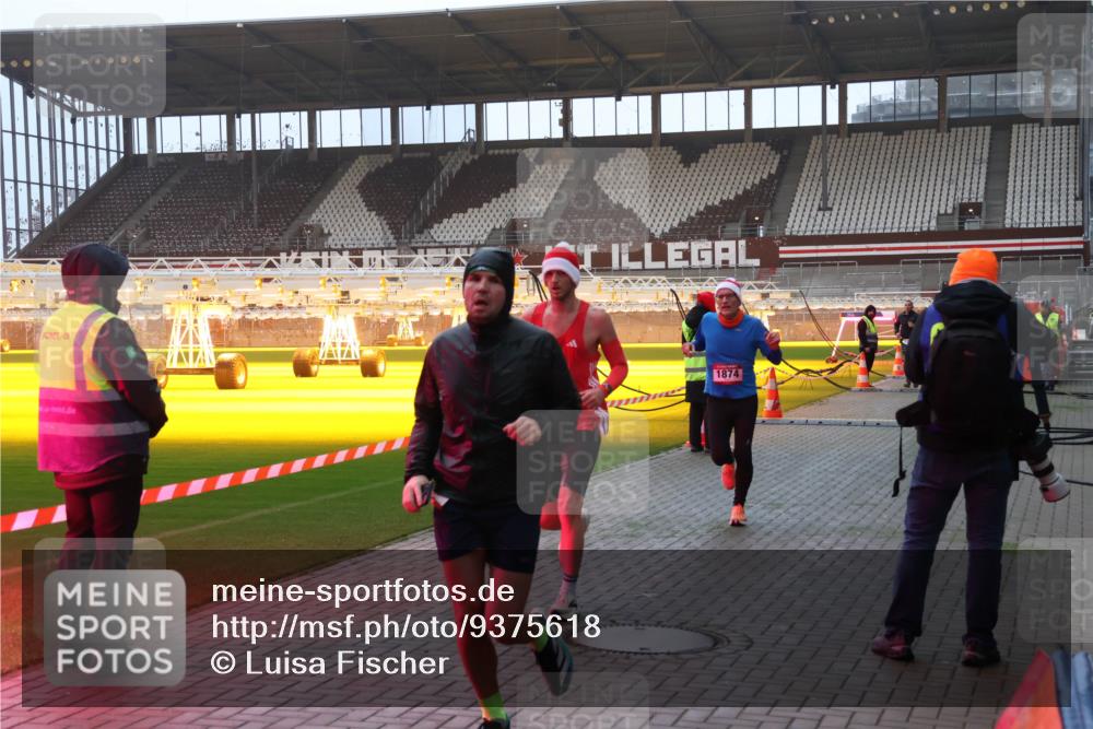 07.12.2025 - St. Pauli X-Mass-Run No. 15 Luisa Fischer http://msf.ph/oto/9375618 07.12.2025 09:53:19 Ziel 1874, 154, 195, 518, 937, 1052, 1241, 1296, 1874, 2034 meine-sportfotos.de