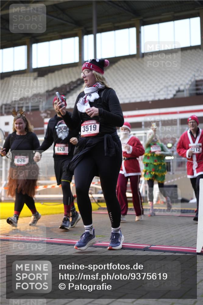 07.12.2025 - St. Pauli X-Mass-Run No. 15 Patografie http://msf.ph/oto/9375619 07.12.2025 10:03:50 Ziel 185, 399, 626, 628, 709, 1027, 1028, 1307, 1394, 1425, 1906, 2002, 2110, 2112, 2366, 3198, 3337, 3340, 3359, 3519, 3734, 4151 meine-sportfotos.de