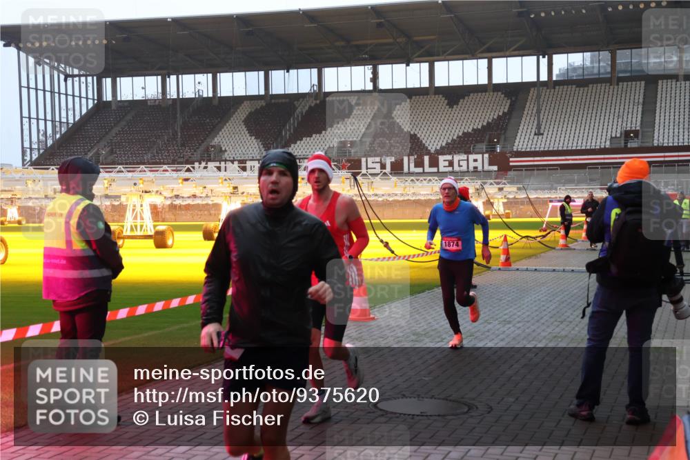 07.12.2025 - St. Pauli X-Mass-Run No. 15 Luisa Fischer http://msf.ph/oto/9375620 07.12.2025 09:53:19 Ziel 1874, 154, 195, 518, 937, 1052, 1241, 1296, 1874, 2034 meine-sportfotos.de