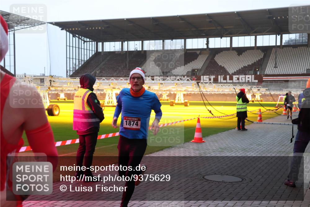07.12.2025 - St. Pauli X-Mass-Run No. 15 Luisa Fischer http://msf.ph/oto/9375629 07.12.2025 09:53:21 Ziel 1874, 195, 518, 937, 1052, 1241, 1874, 2034 meine-sportfotos.de