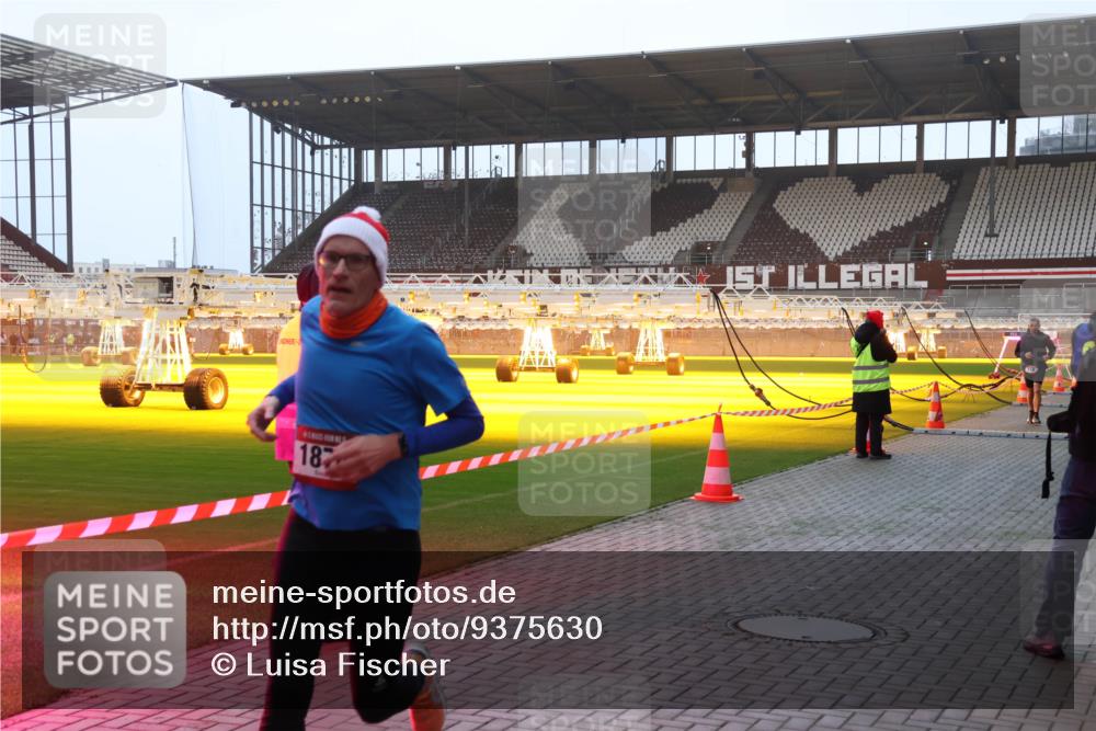 07.12.2025 - St. Pauli X-Mass-Run No. 15 Luisa Fischer http://msf.ph/oto/9375630 07.12.2025 09:53:21 Ziel 187, 195, 518, 937, 1052, 1241, 1874, 2034 meine-sportfotos.de