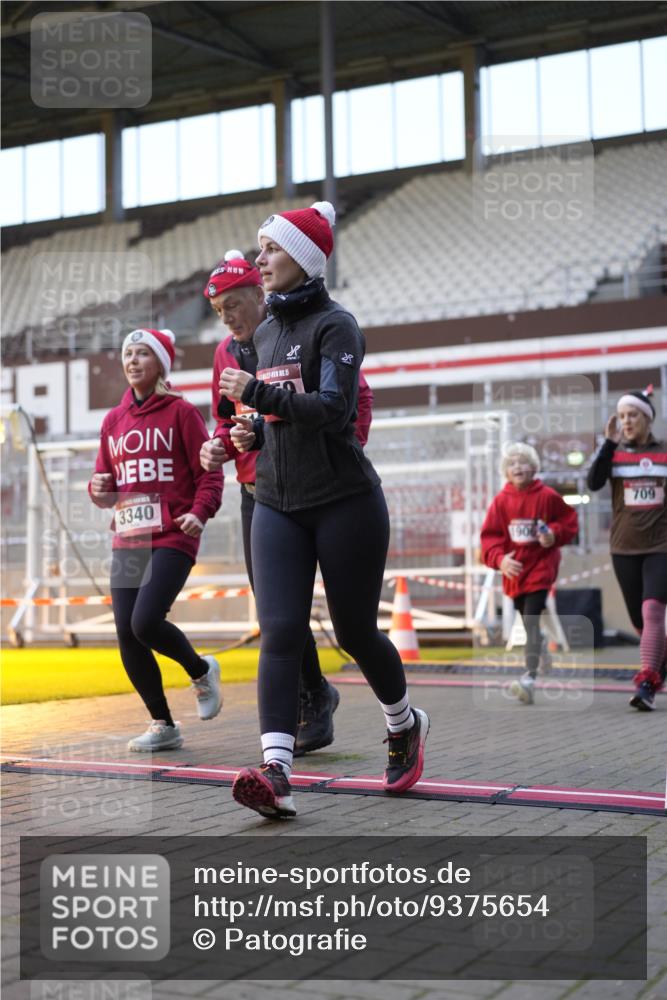 07.12.2025 - St. Pauli X-Mass-Run No. 15 Patografie http://msf.ph/oto/9375654 07.12.2025 10:03:53 Ziel 399, 626, 628, 709, 1027, 1028, 1307, 1394, 1425, 1906, 2110, 2112, 3198, 3337, 3340, 3359, 3519, 4151 meine-sportfotos.de