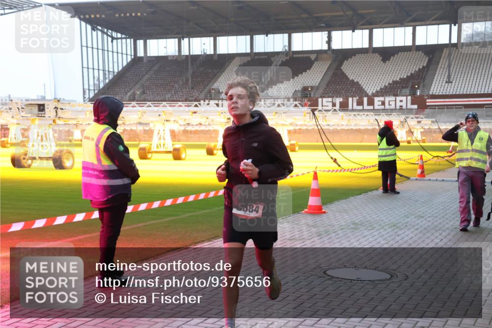 07.12.2025 - St. Pauli X-Mass-Run No. 15 Luisa Fischer http://msf.ph/oto/9375656 07.12.2025 09:53:34 Ziel 8884, 518, 937, 1241, 1874, 3684 meine-sportfotos.de