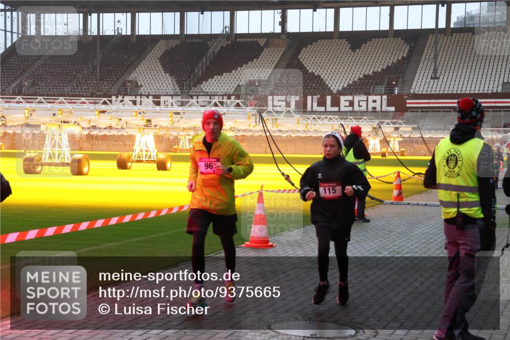 07.12.2025 - St. Pauli X-Mass-Run No. 15 Luisa Fischer http://msf.ph/oto/9375665 07.12.2025 09:53:53 Ziel 96, 115, 910, 96, 115, 518, 937, 1874, 3684, 4050 meine-sportfotos.de