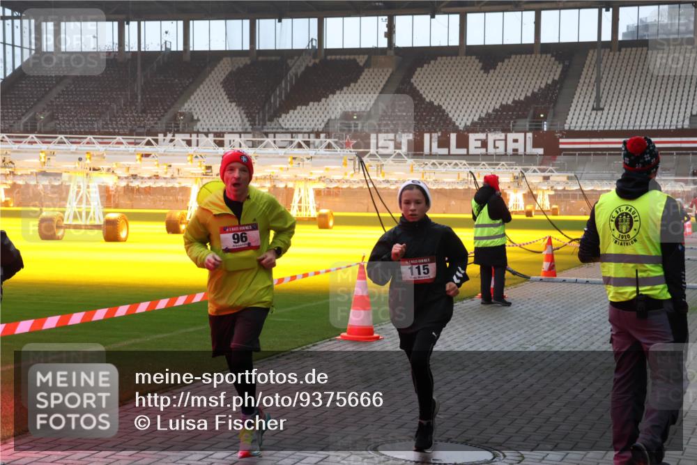 07.12.2025 - St. Pauli X-Mass-Run No. 15 Luisa Fischer http://msf.ph/oto/9375666 07.12.2025 09:53:54 Ziel 96, 115, 1910, 96, 115, 518, 937, 1874, 3684, 4050, 4061, 4062 meine-sportfotos.de