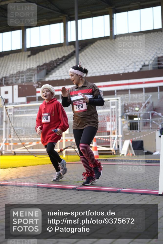 07.12.2025 - St. Pauli X-Mass-Run No. 15 Patografie http://msf.ph/oto/9375672 07.12.2025 10:03:54 Ziel 399, 626, 628, 709, 1027, 1028, 1307, 1394, 1425, 1906, 2110, 2112, 3198, 3337, 3340, 3359, 3519, 4151 meine-sportfotos.de