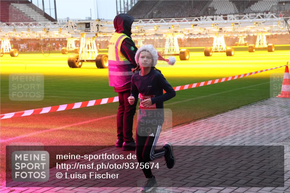 07.12.2025 - St. Pauli X-Mass-Run No. 15 Luisa Fischer http://msf.ph/oto/9375674 07.12.2025 09:54:02 Ziel 96, 115, 518, 1598, 3684, 4050, 4061, 4062 meine-sportfotos.de